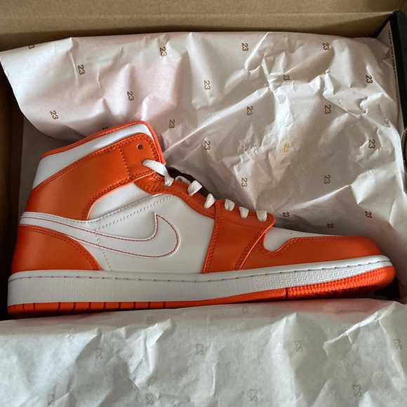 AIR JORDAN 1 MID SE ELECTRO ORANGE - Picture 3 of 8